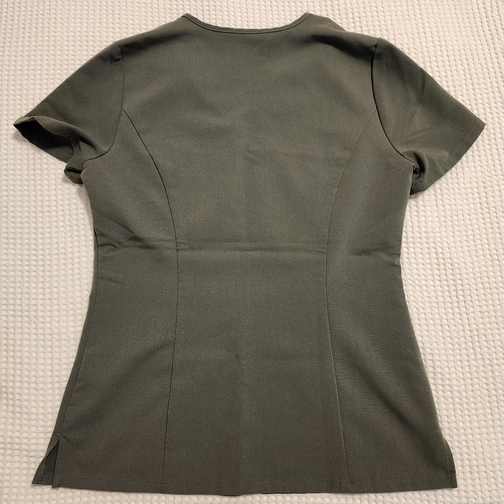 Figs scrub top